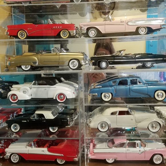 3 Diecast Model Car Display Cases 1:18 Scale With Cars - Picture 10 of 11